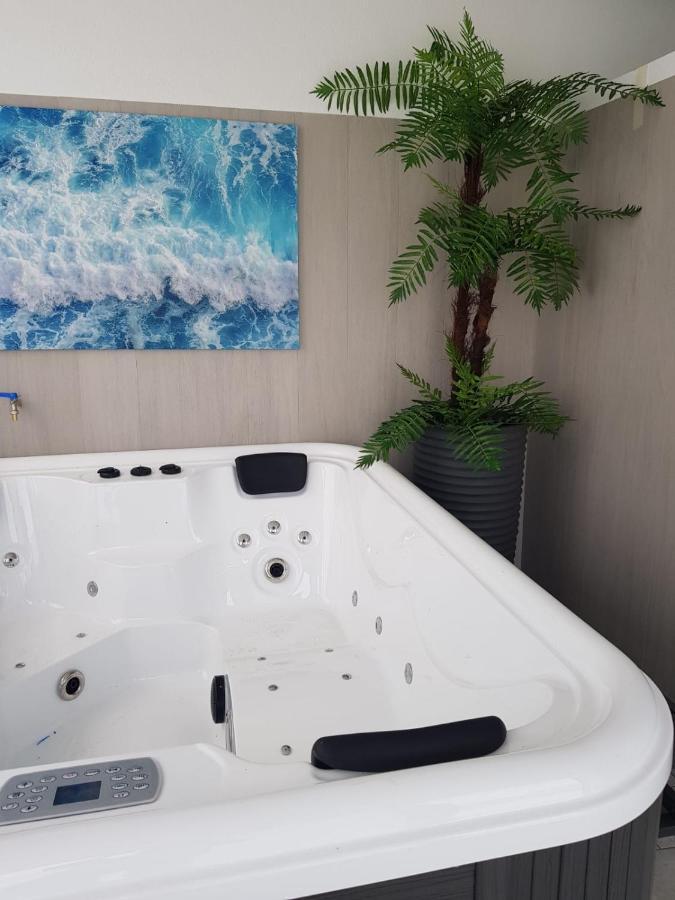 Magilu Case Con Jacuzzi 卡斯泰拉马莱 外观 照片