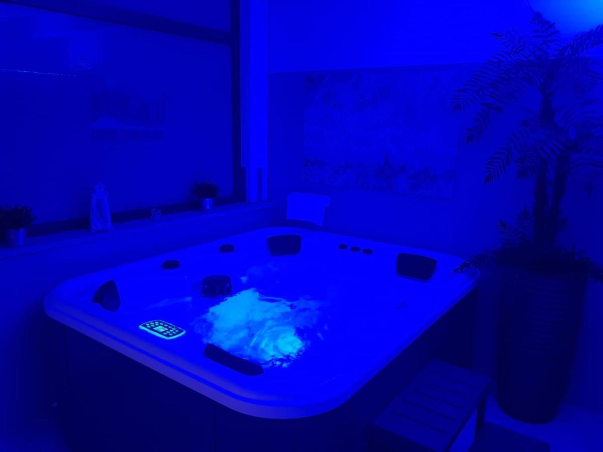 Magilu Case Con Jacuzzi 卡斯泰拉马莱 外观 照片